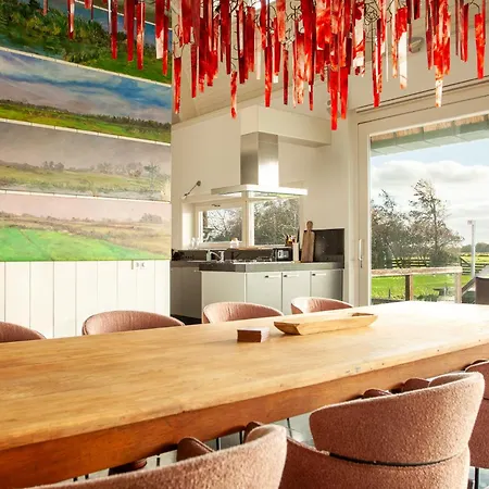 Luxe With Pool And Sauna In *