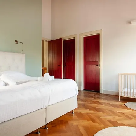 Villa 10p 4b With Pool And Sauna In *