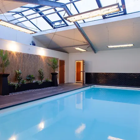 Vila 10p 4b With Pool And Sauna In